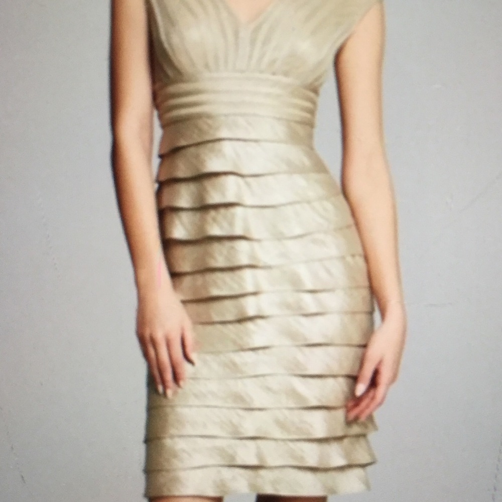 Adrianna papell tier scalloped dress